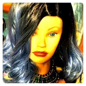 Fabulous blue 💙/back wig.